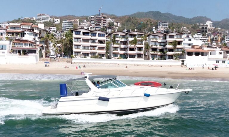 Dog House private boat in Puerto Vallarta
