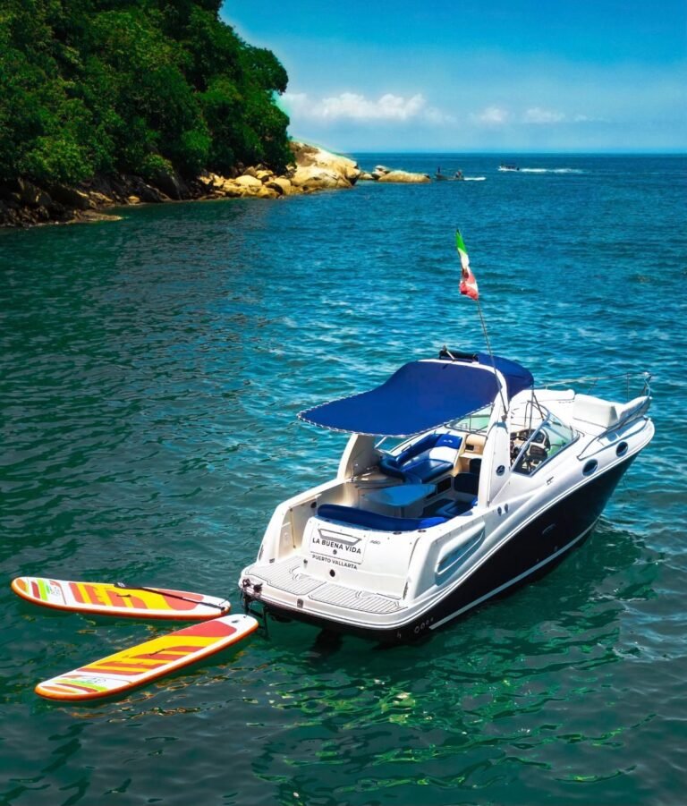 La Buena Vida private boat in Puerto Vallarta