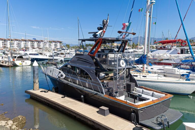 La Flaca private boat in Puerto Vallarta